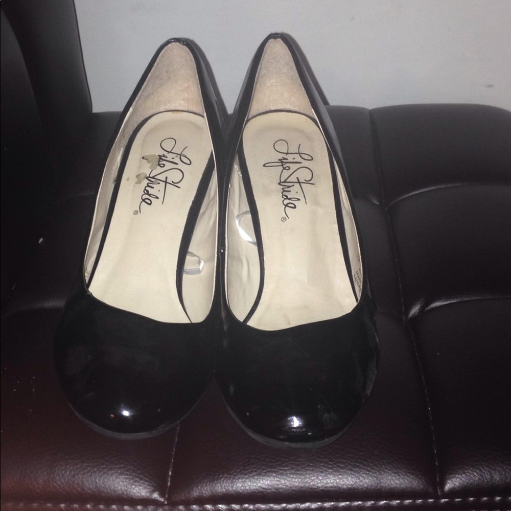 Heel shoes